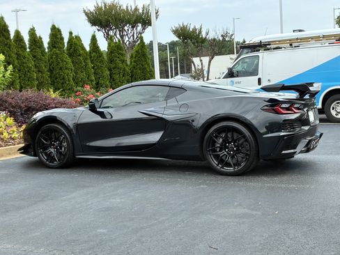Used 2024 Chevrolet Corvette Z06 w/ Z07 Performance Package RWD image 9