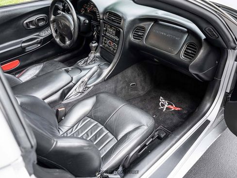 Used 1999 Chevrolet Corvette Coupe w/ Performance Handling Pkg RWD image 39