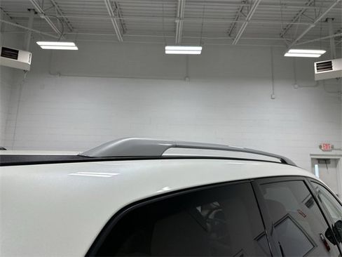 Used 2017 Nissan Pathfinder Platinum image 30