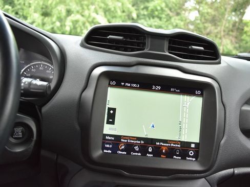 Used 2022 Jeep Renegade Altitude w/ Convenience Group AWD/4WD image 16