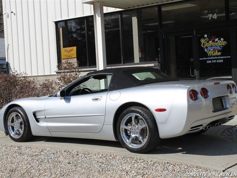Used 2001 Chevrolet Corvette Coupe w/ Preferred Equipment Group2 RWD image 6