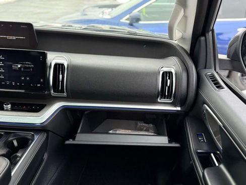 Used 2025 Ford Expedition Max Platinum image 41