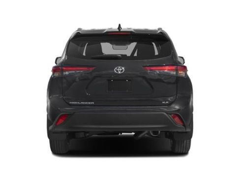 Used 2023 Toyota Highlander XLE AWD/4WD image 5