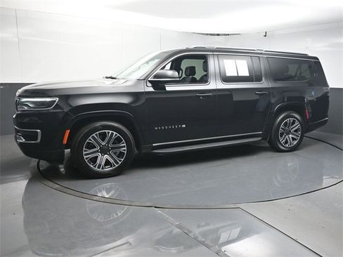 Used 2023 Jeep Wagoneer L Series II image 4