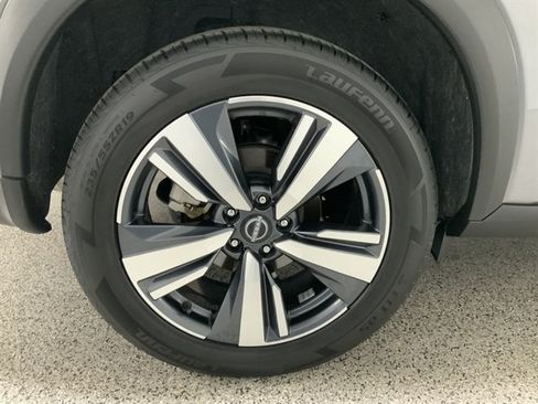 Used 2024 Nissan Rogue SL AWD/4WD image 13