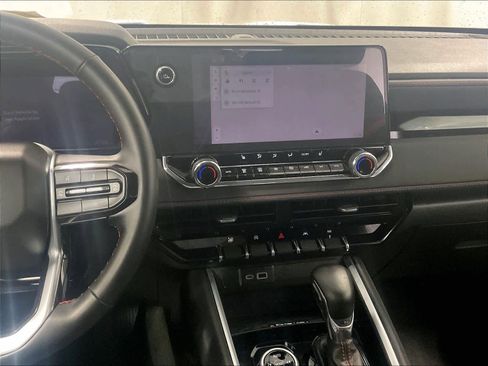 Used 2024 Chevrolet Colorado Z71 w/ Z71 Convenience Package 2 image 18