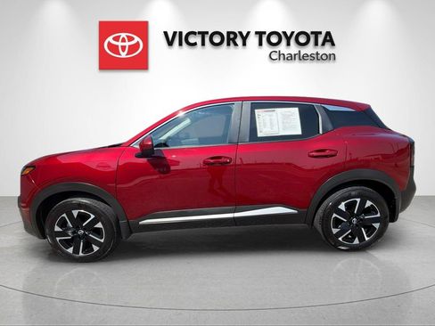 Used 2025 Nissan Kicks SV AWD/4WD image 2