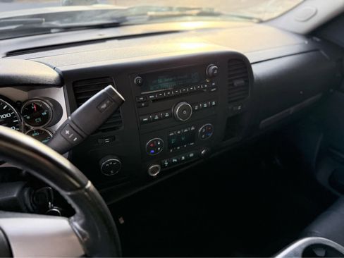 Used 2011 GMC Sierra 2500 SLE w/ SLE Preferred Package image 4