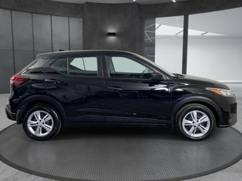 Used 2025 Nissan Kicks Play S FWD image 3