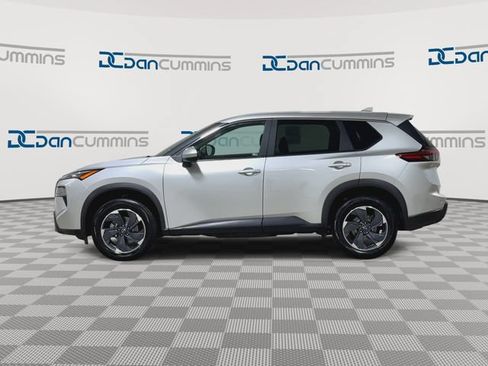 Used 2024 Nissan Rogue SV FWD image 5