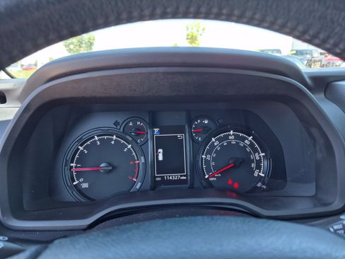 Used 2020 Toyota 4Runner SR5 AWD/4WD image 10