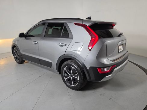 Used 2024 Kia Niro EX w/ EX Cold Weather Package FWD image 3