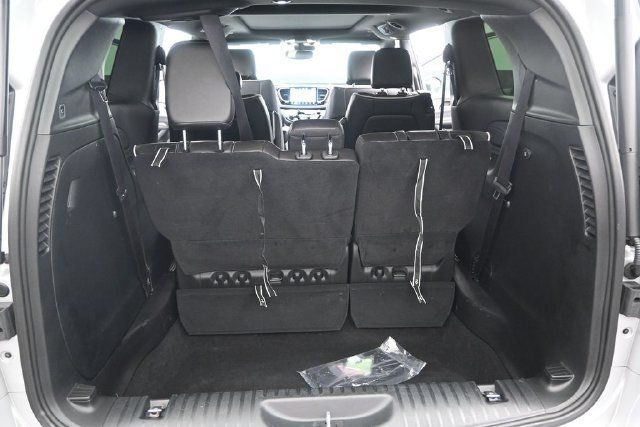 Used 2026 Chrysler Pacifica Limited FWD image 14