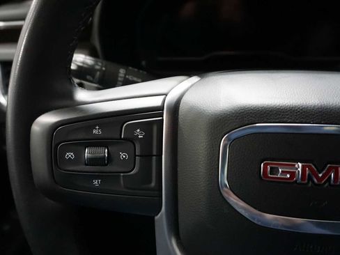 Used 2024 GMC Yukon XL SLE image 25