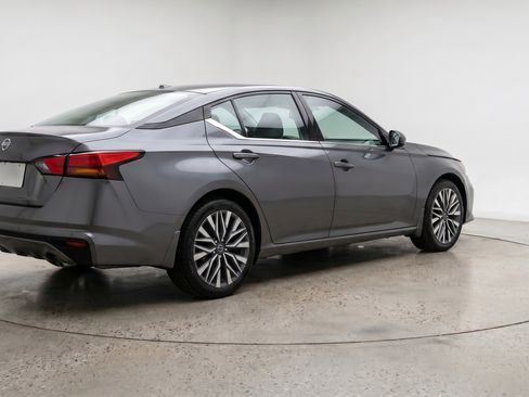 Used 2025 Nissan Altima 2.5 SV FWD image 9
