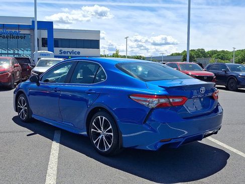 Used 2018 Toyota Camry SE w/ Convenience Package FWD image 4