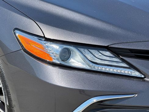 Used 2022 Toyota Camry XLE FWD image 12