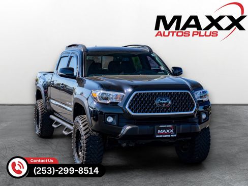 Used 2018 Toyota Tacoma TRD Off-Road AWD/4WD image 1
