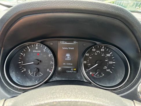 Used 2017 Nissan Rogue SV AWD/4WD image 13