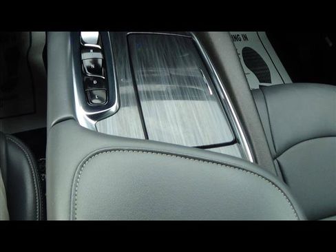 Used 2024 Buick Enclave Premium image 28