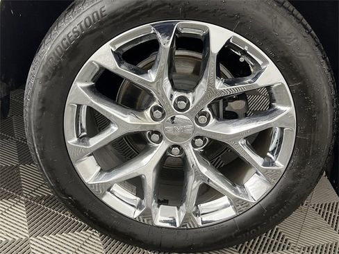 Used 2021 GMC Yukon SLT w/ SLT Premium Package image 18