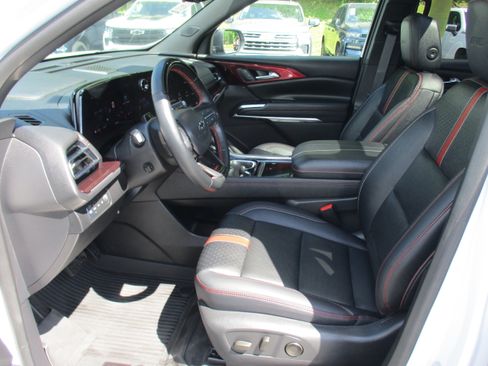 Certified 2024 Chevrolet Traverse RS w/ LPO, Floor Liner Package AWD/4WD image 12