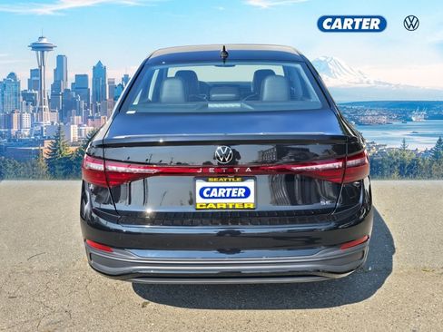 Certified 2025 Volkswagen Jetta SE FWD image 4