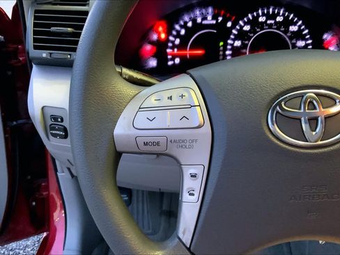 Used 2010 Toyota Camry LE FWD image 22