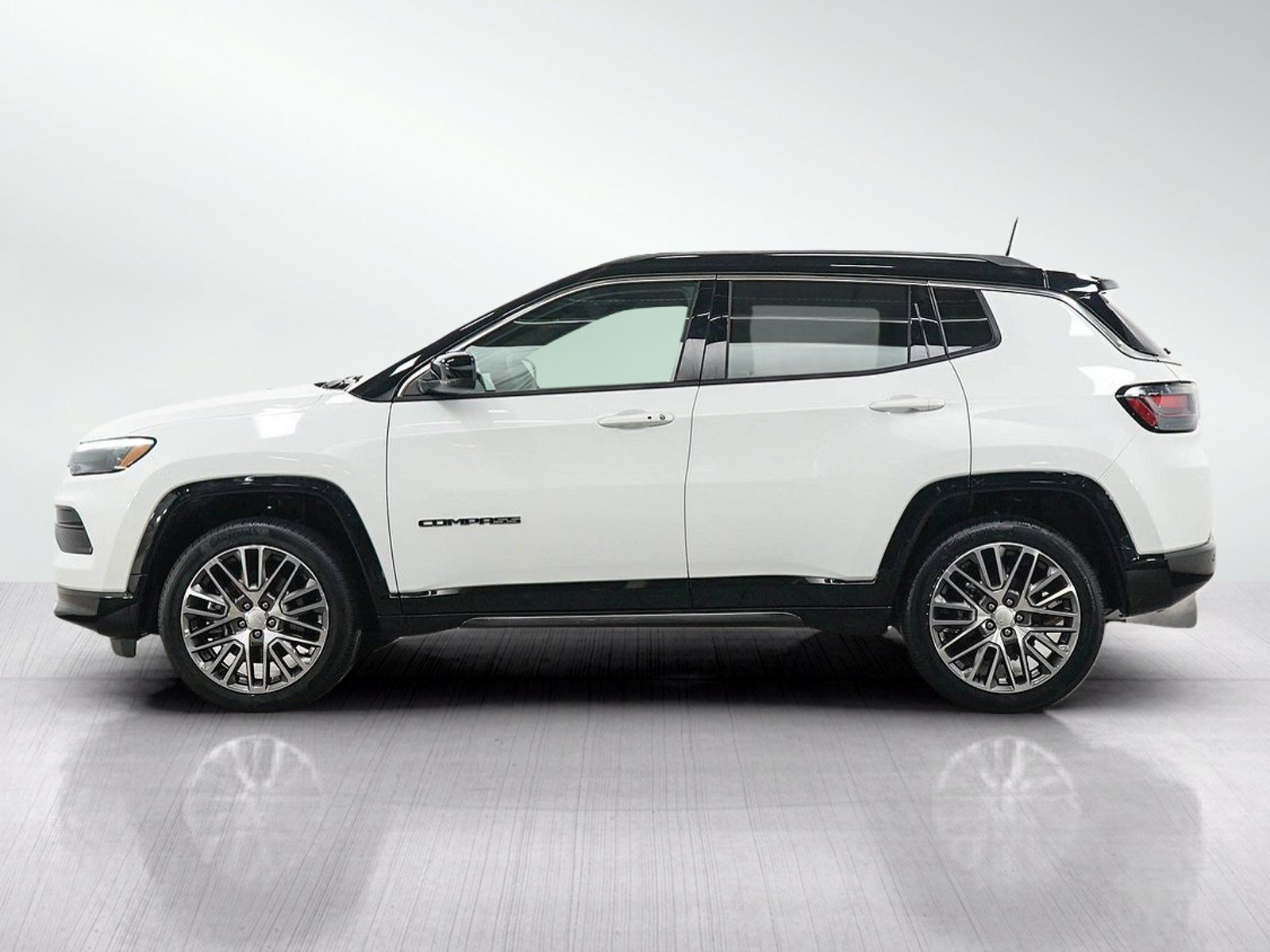 Used 2023 Jeep Compass Limited w/ Elite Group AWD/4WD image 2