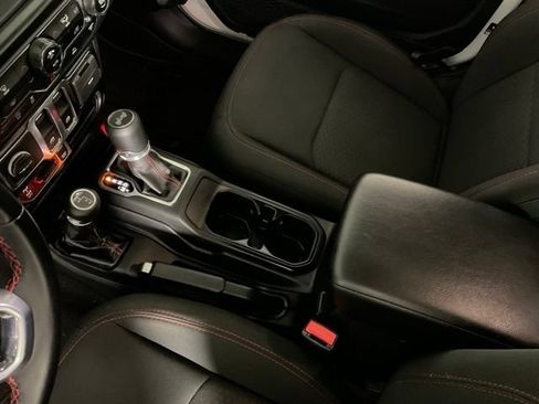Used 2022 Jeep Wrangler Rubicon AWD/4WD image 18