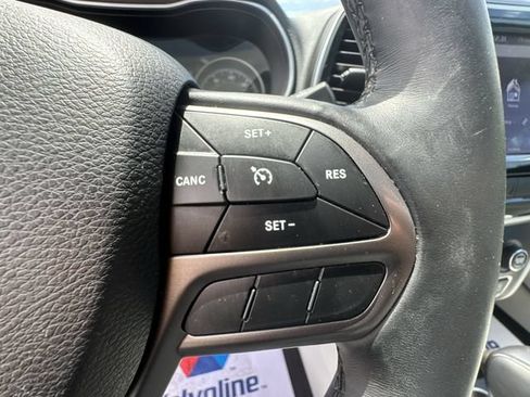 Used 2019 Jeep Cherokee Limited w/ Luxury Group FWD image 24