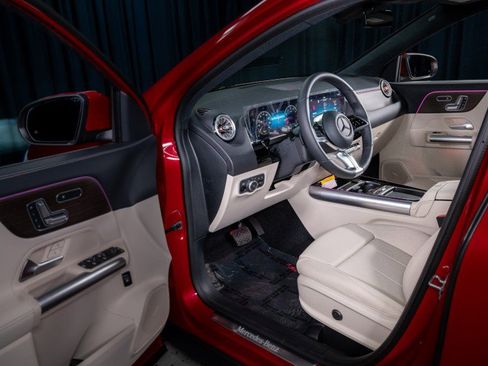 Used 2025 Mercedes-Benz GLA 250 image 10