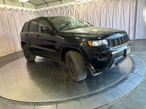 Used 2020 Jeep Grand Cherokee Altitude AWD/4WD image 3