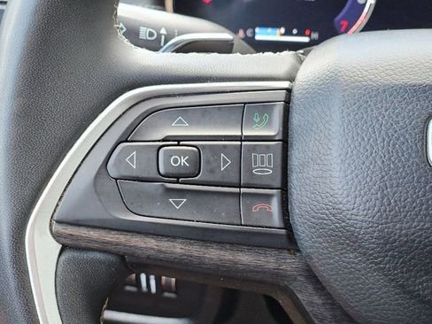 Used 2024 Jeep Grand Cherokee Limited image 17