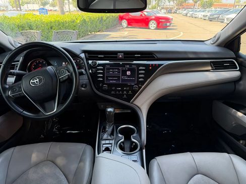 Used 2018 Toyota Camry XSE FWD image 17