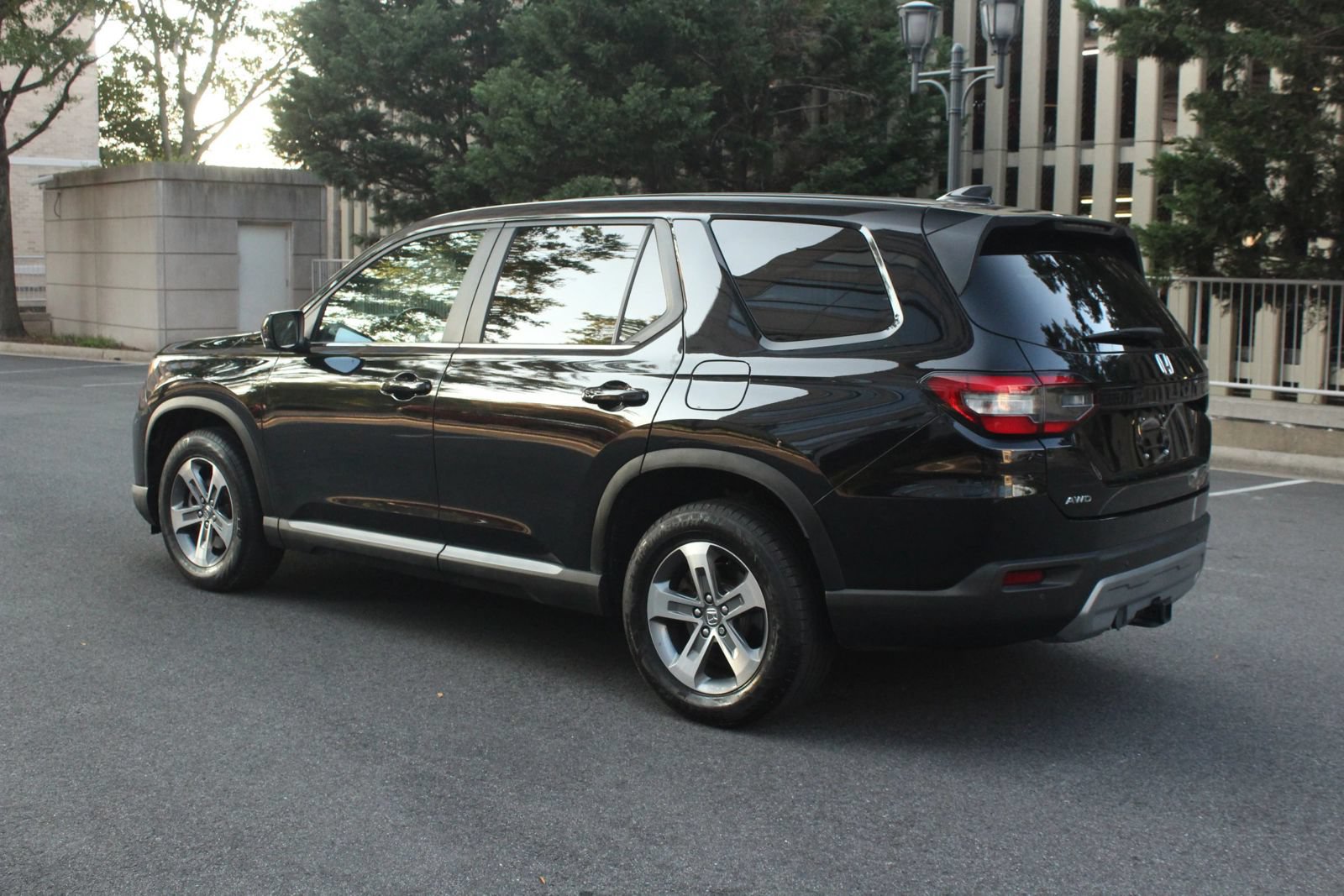 Used 2024 Honda Pilot EX-L image 9