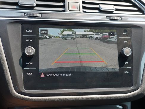 Used 2022 Volkswagen Tiguan SEL R-Line AWD/4WD image 25