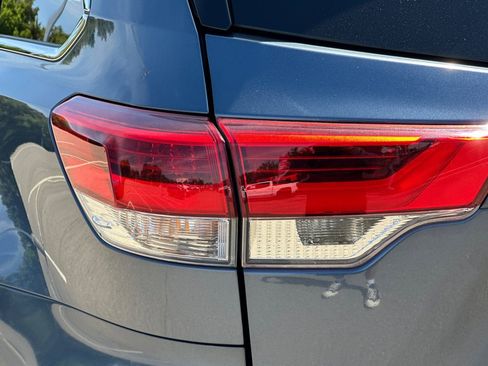 Used 2017 Toyota Highlander XLE AWD/4WD image 47