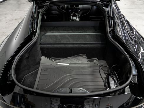 Used 2023 Aston Martin V8 Vantage Coupe RWD image 18