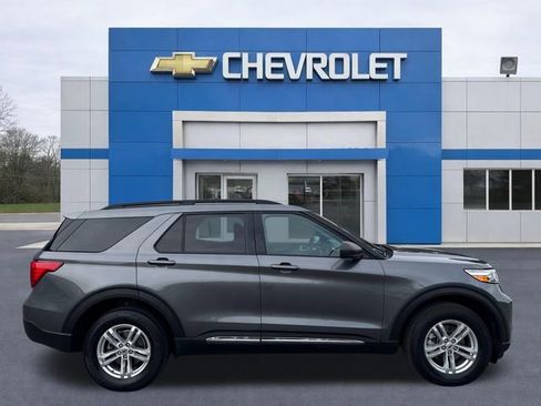 Used 2023 Ford Explorer XLT AWD/4WD image 8