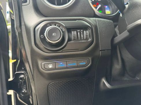 Used 2021 Jeep Wrangler Unlimited Sahara w/ Cold Weather Group AWD/4WD image 28