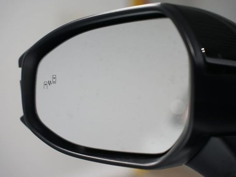 New 2025 Toyota Crown Signia image 25