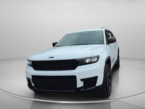 Used 2025 Jeep Grand Cherokee L Laredo image 8