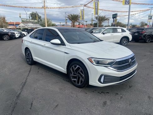 Used 2023 Volkswagen Jetta SEL image 3