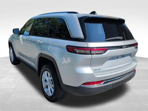 Used 2023 Jeep Grand Cherokee Limited AWD/4WD image 3