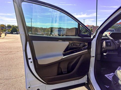 Used 2023 Toyota bZ4X AWD w/ Weather Package image 10