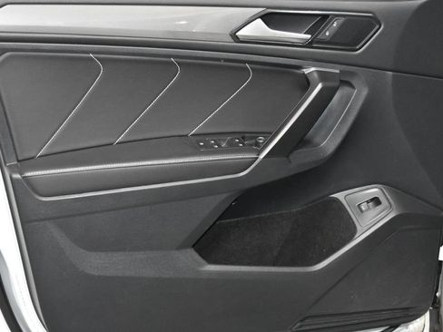 Used 2024 Volkswagen Tiguan SE image 4