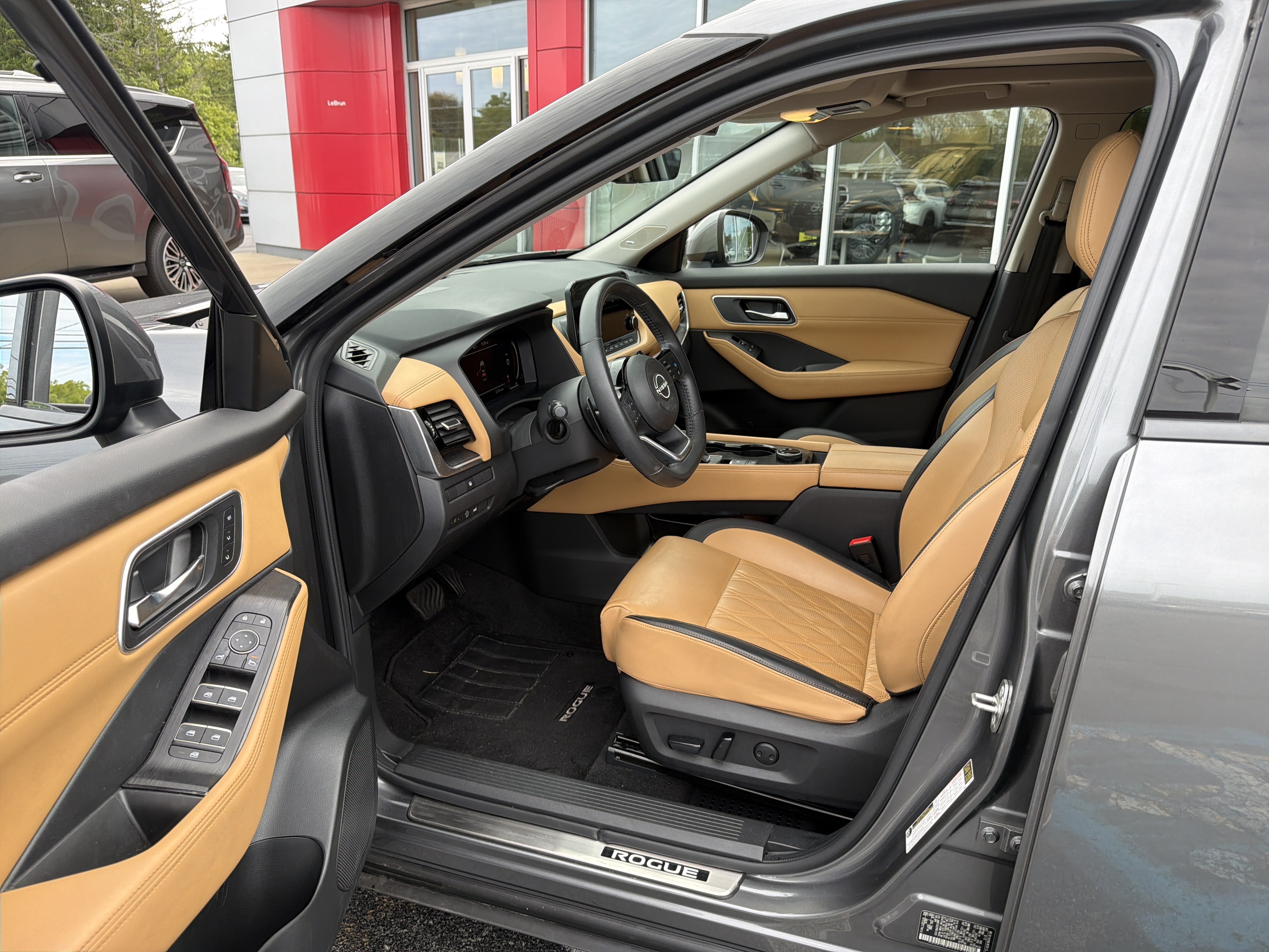 Certified 2023 Nissan Rogue Platinum AWD/4WD image 2