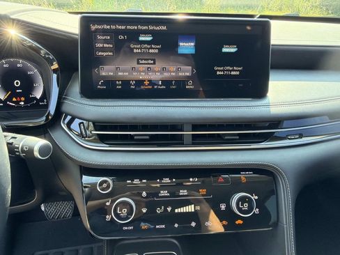 Used 2023 INFINITI QX60 Sensory w/ Cargo Package AWD/4WD image 31