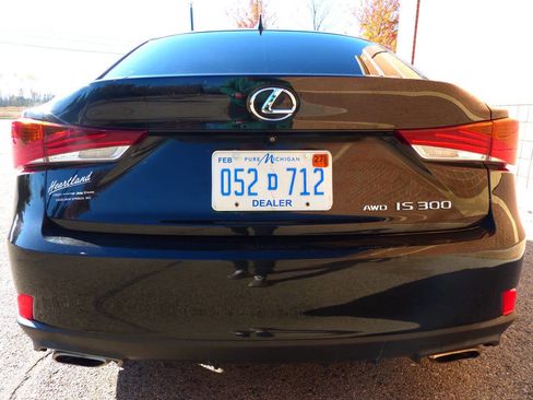 Used 2018 Lexus IS 300 F Sport w/ F Sport Package image 7